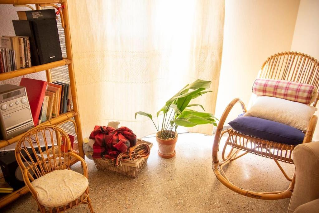 Pop In! Sunny 2Bdr Apt Cagliari Near The Beach Exterior photo
