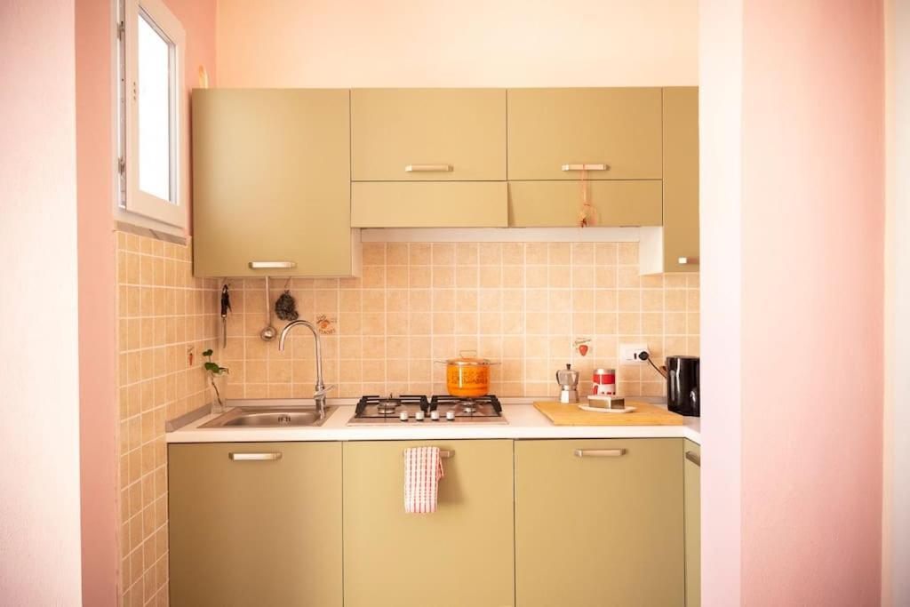 Pop In! Sunny 2Bdr Apt Cagliari Near The Beach Exterior photo