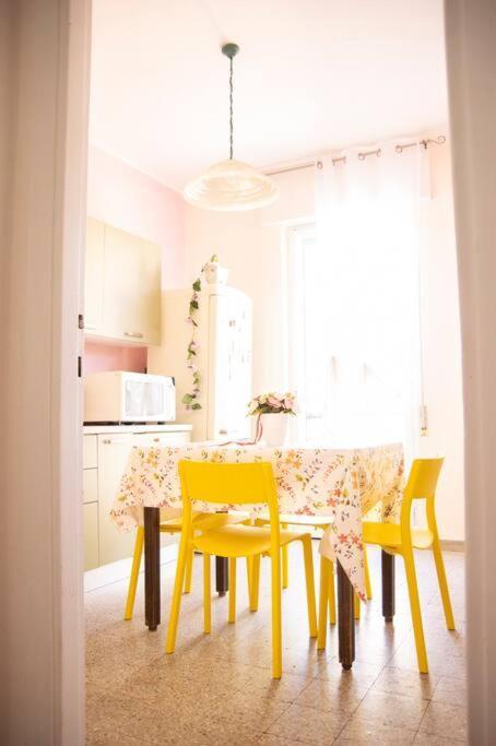 Pop In! Sunny 2Bdr Apt Cagliari Near The Beach Exterior photo